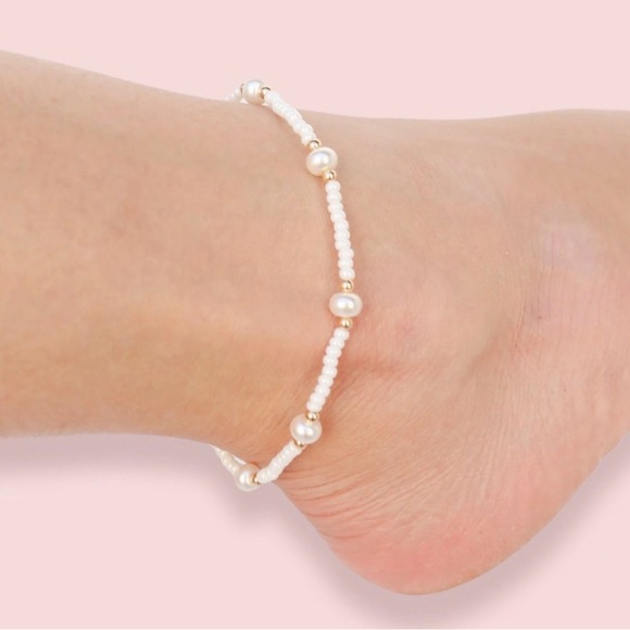 BEADED BLONDES Luster White Pearl Anklet - Picture 2 of 3